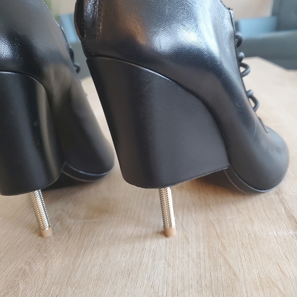 Givenchy Lace Up / Gladiator Heels - Picture 5 of 9